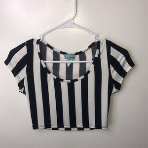♡︎ codigo ♡︎ Black + White Striped Crop Top